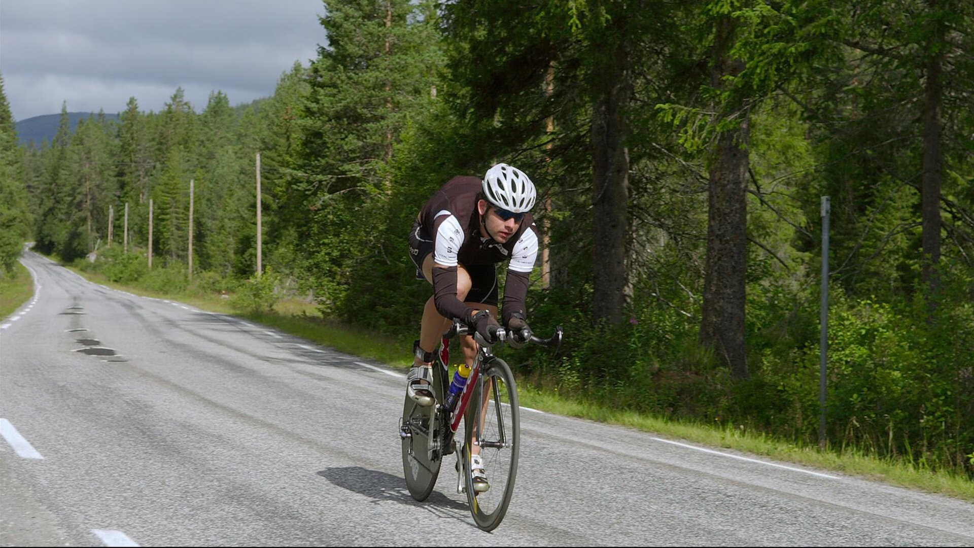 开云体育下载-尤文速胜罗马，C罗在德甲争冠战接管比赛，当传奇超越疆界