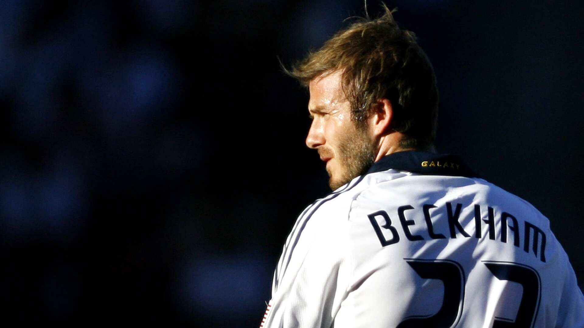 开云官网2026-荷兰生死战与美国溃败，当足球的全攻全守在F1街道赛上演